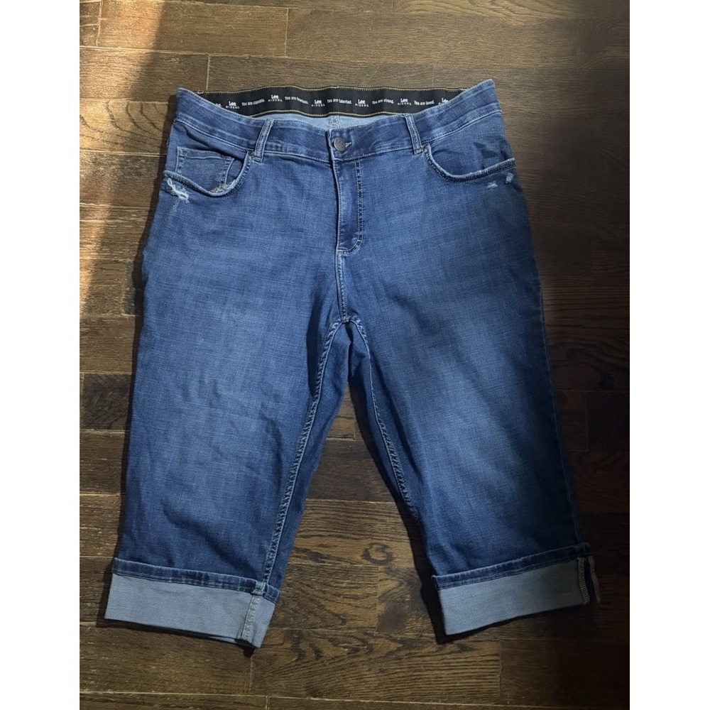 Lee Riders Women's Capri Blue Jean Distressed Cuffed Size 18 W Average